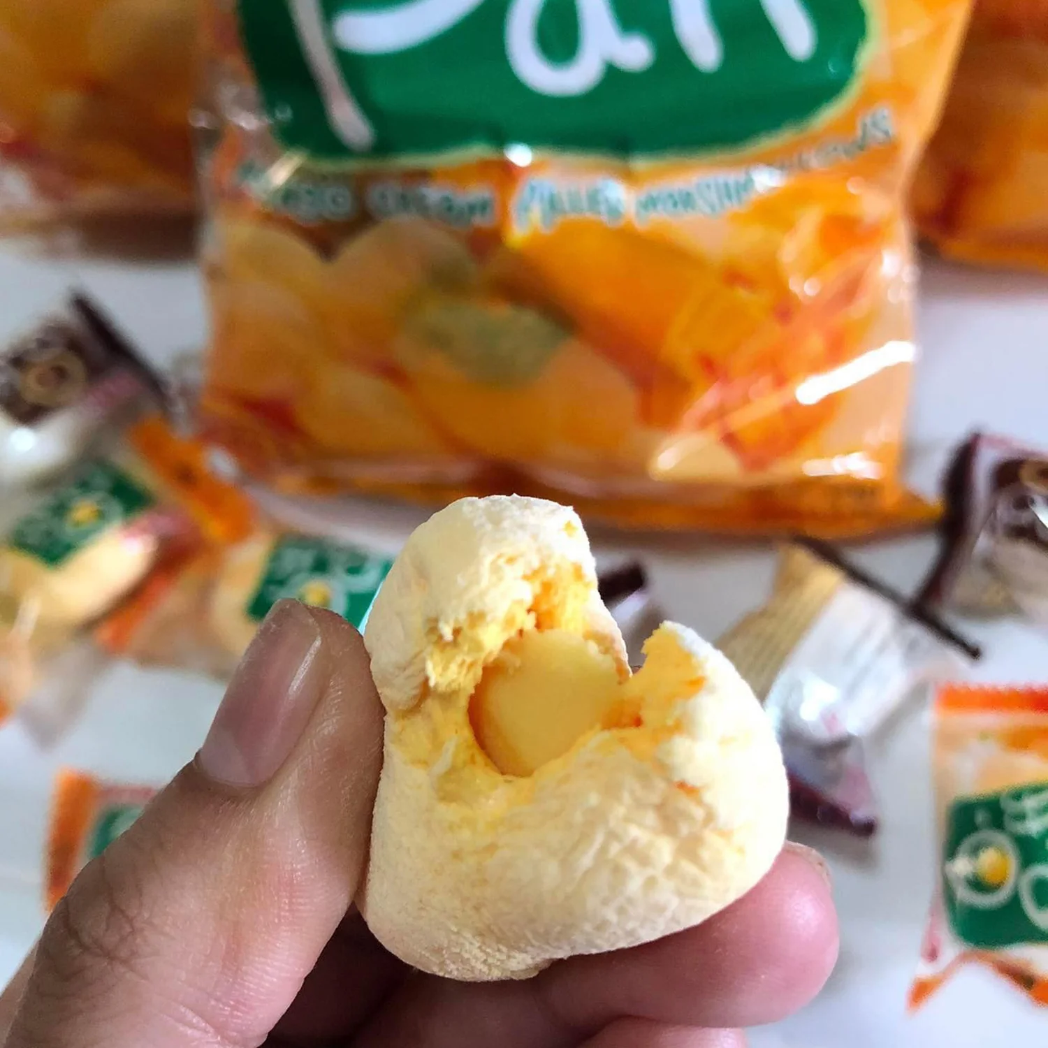 Oishi O-Puff Mango Cream Filled Marshmallow (24 x 3.5g – 84g) - Image 6